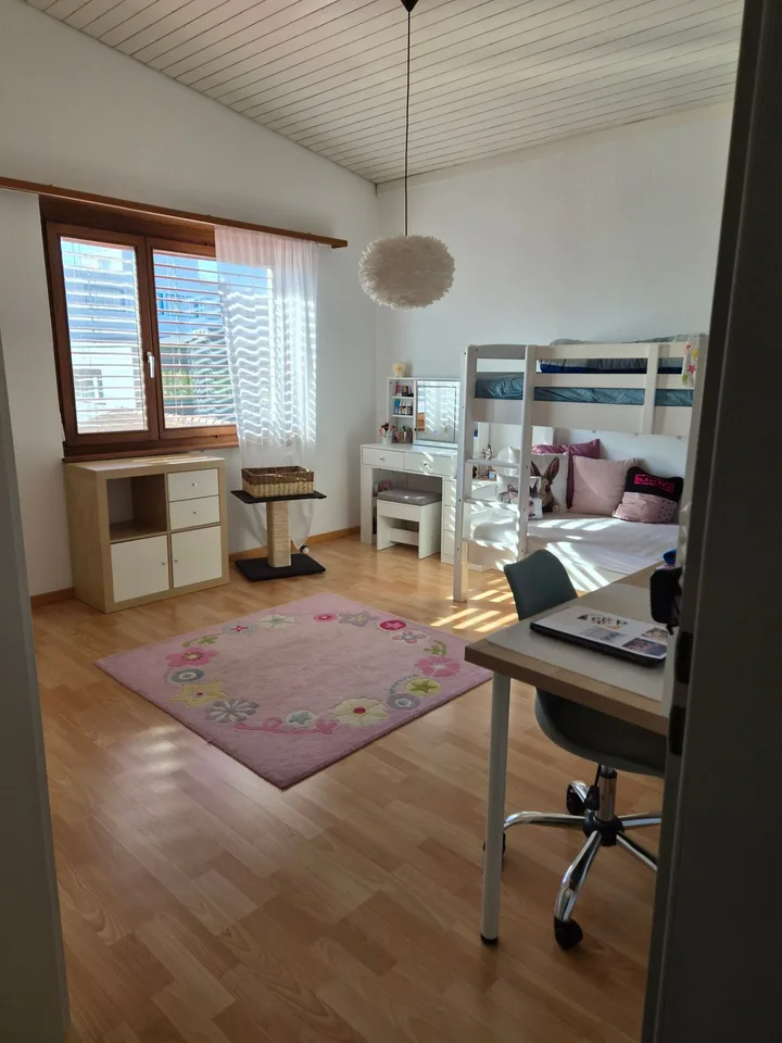 Appartamento luminoso 4.5 locali con balcone e caminetto a Müllheim – foto 7 di 9