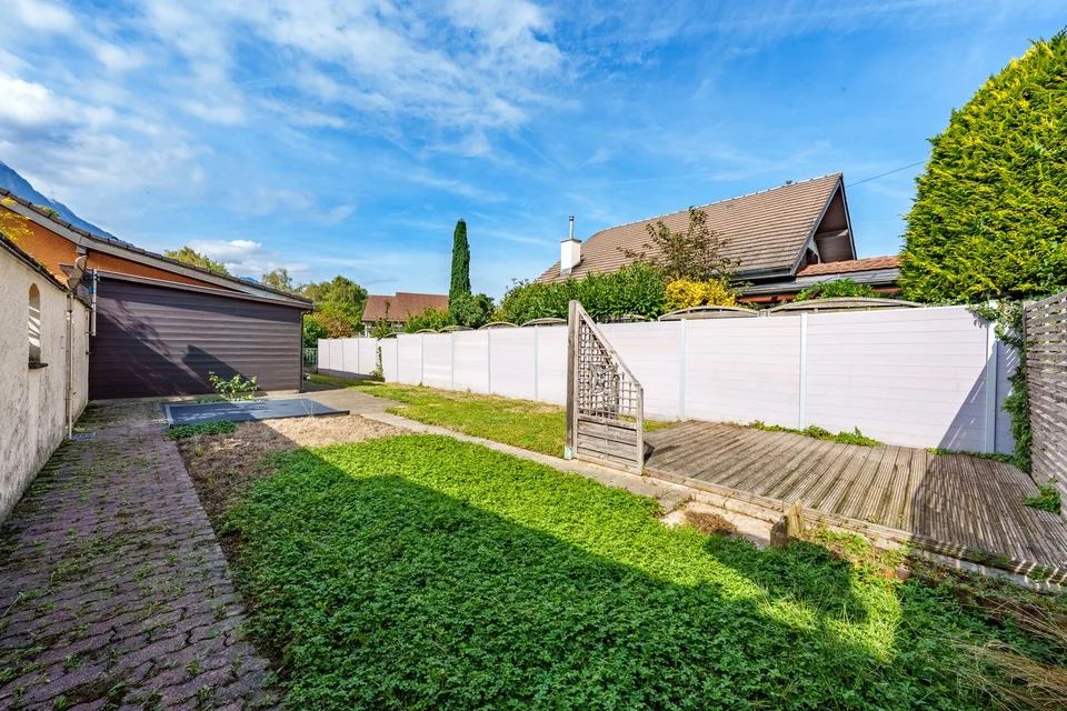 Einzelvilla mit Garten und Terrasse – Foto 10 von 11