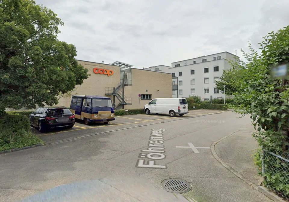 Grosszügiger Aussenparkplatz Föhrenweg 4500 Solothurn – Foto 2 von 4