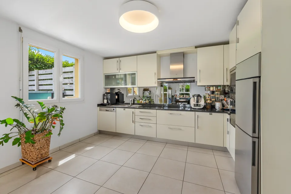 Appartamento luminoso di 4,5 stanze con giardino a Léchelles – foto 4 di 14