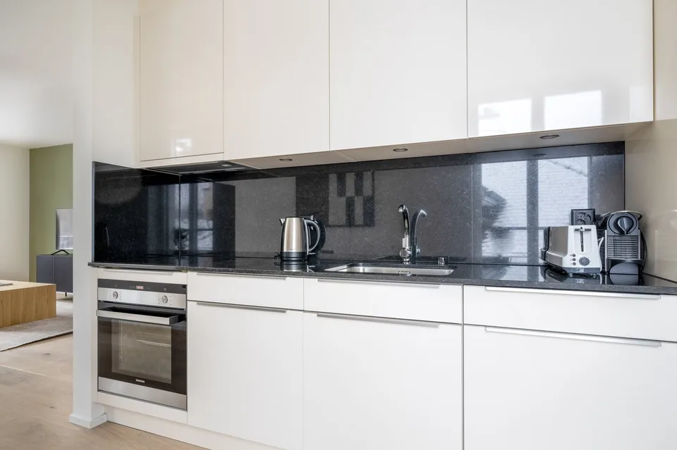 Renovated Wiedikon 2.5 rooms, basement, W/T, 3 minutes to market, via Blueground – photo 6 of 13