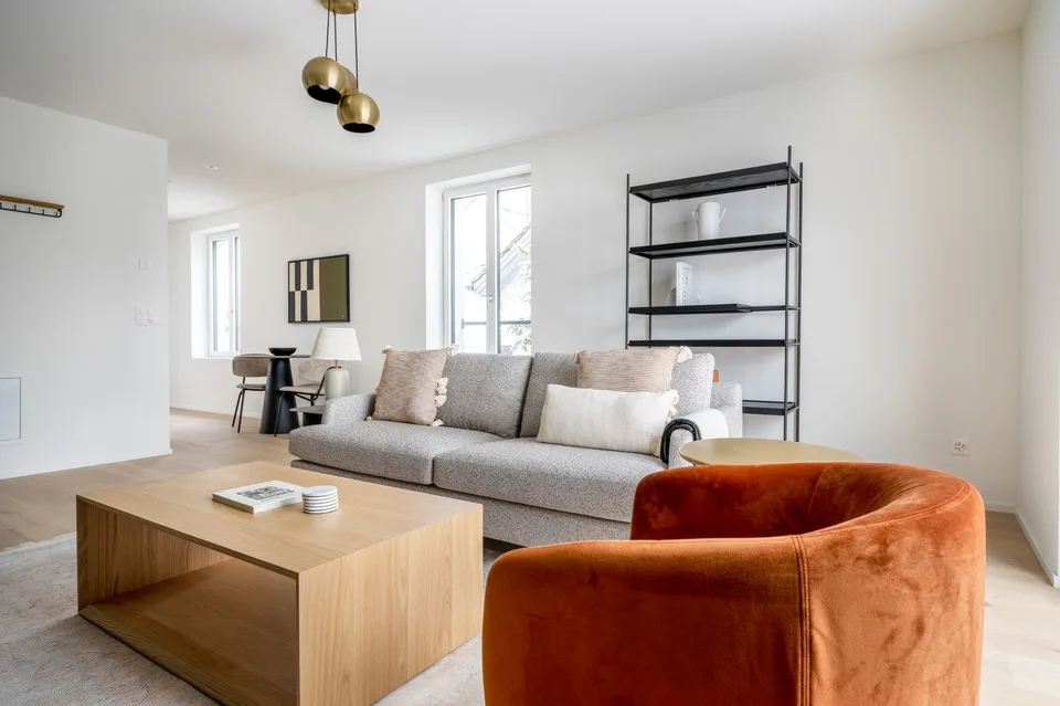 Renovated Wiedikon 2.5 rooms, basement, W/T, 3 minutes to market, via Blueground – photo 2 of 13