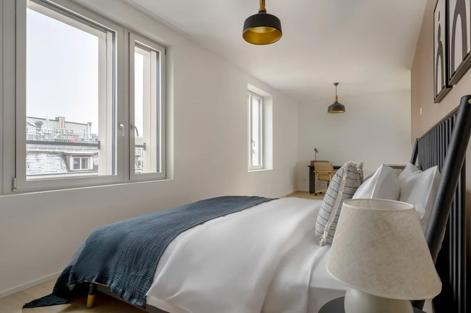 Renovated Wiedikon 2.5 rooms, basement, W/T, 3 minutes to market, via Blueground – photo 8 of 13