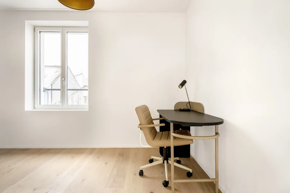Renovated Wiedikon 2.5 rooms, basement, W/T, 3 minutes to market, via Blueground – photo 4 of 13