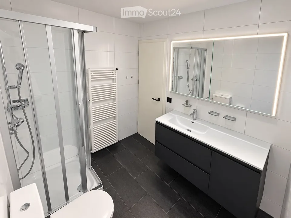 Topmoderne, sonnige 4.5-Zimmer-Wohnung in Brig – Foto 4 von 5