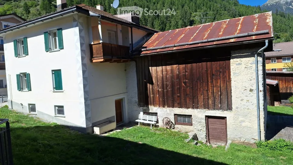 Maison unifamiliale, local commercial et bâtiment d'écurie à vendre à Müstair – photo 2 sur 8