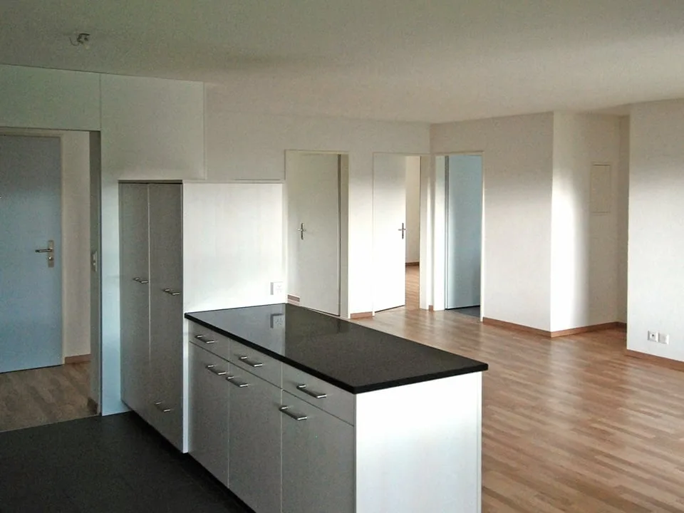 Appartement moderne de 4,5 pièces dans le centre du village d'Aeugst am Albis – photo 4 sur 11
