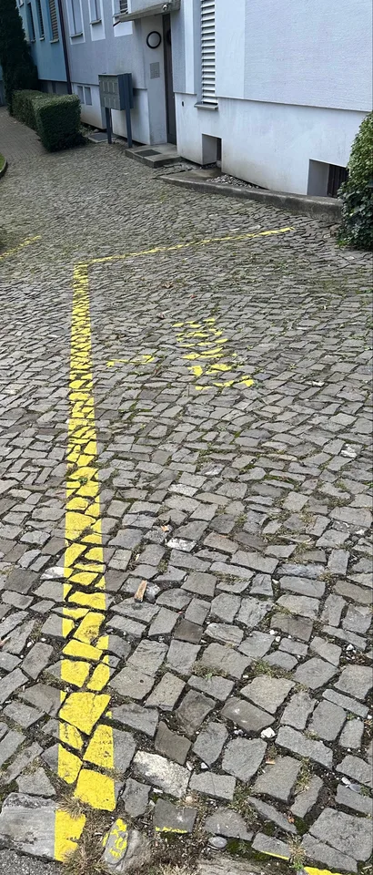 Aussenparkplatz zu vermieten – Foto 2 von 2