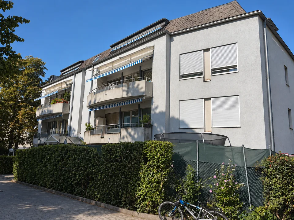 Charmanter Apartment mit 2.5 Zimmern, Balkon und innerer Parkplatz – Foto 8 von 9
