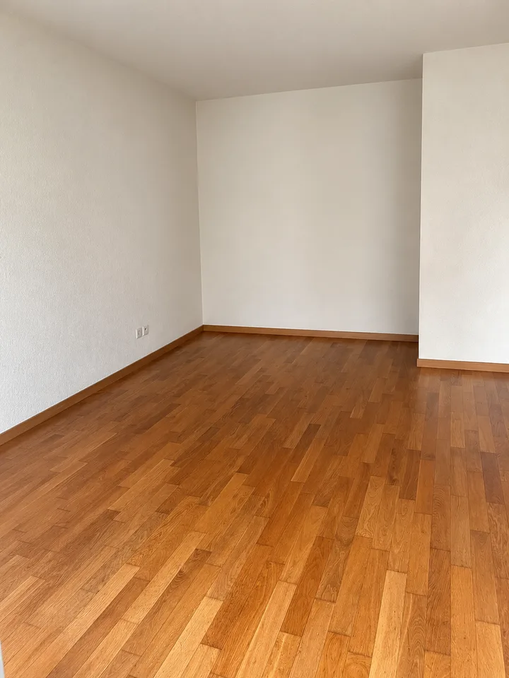 Charmanter Apartment mit 2.5 Zimmern, Balkon und innerer Parkplatz – Foto 5 von 9