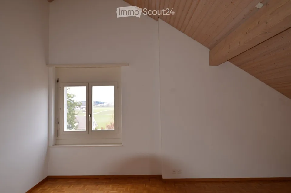 Zu vermieten in Rossens, schönes Dachgeschoss-Apartment mit 3 ½ Zimmern – Foto 3 von 5