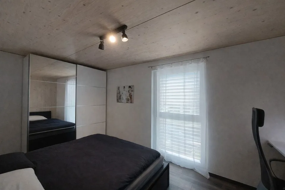 Appartement moderne de 4,5 pièces avec terrasse, une place de parc intérieure et un place de stationnement extérieure – Foto 5 von 11