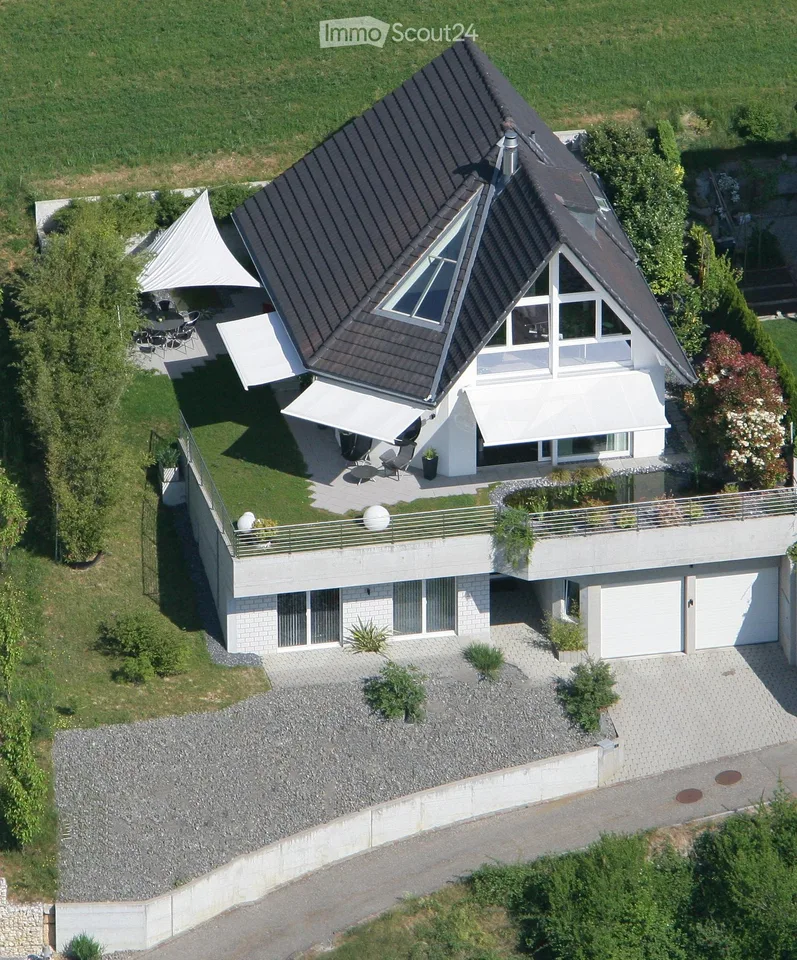 4.5 Zi.-Einfamilienhaus mit Charme, Weitsicht und Lebensqualität – Foto 2 von 9