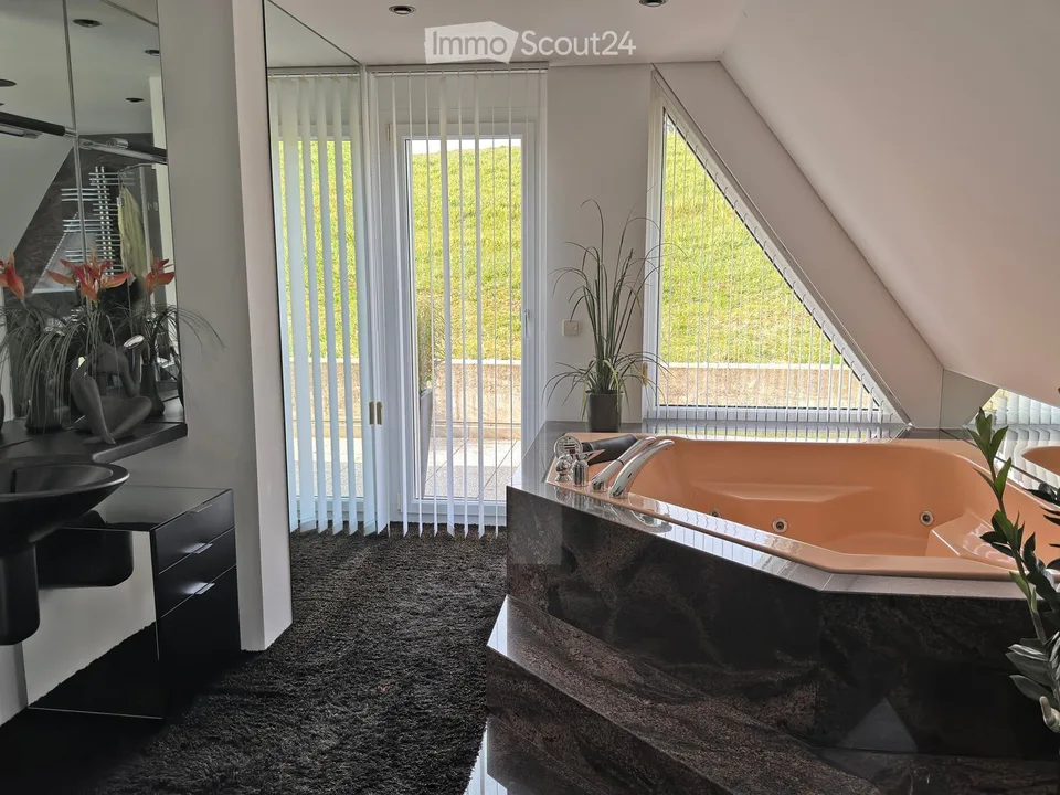 4.5 Zi.-Einfamilienhaus mit Charme, Weitsicht und Lebensqualität – Foto 5 von 9