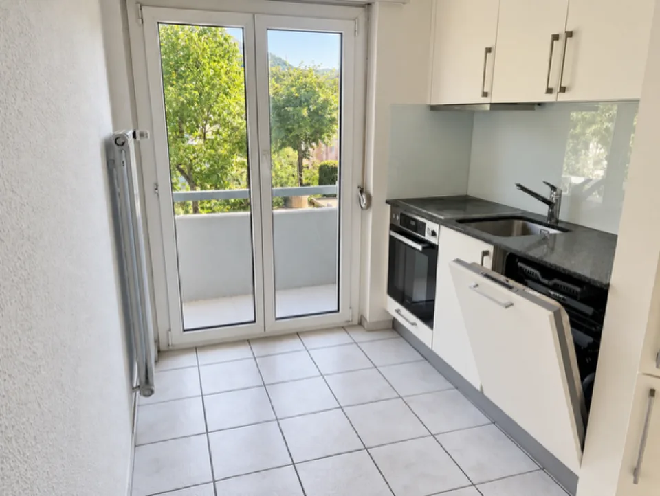Appartement spacieux et lumineux de 2,5 pièces au rez-de-chaussée avec un coin salon agréable – photo 3 sur 5