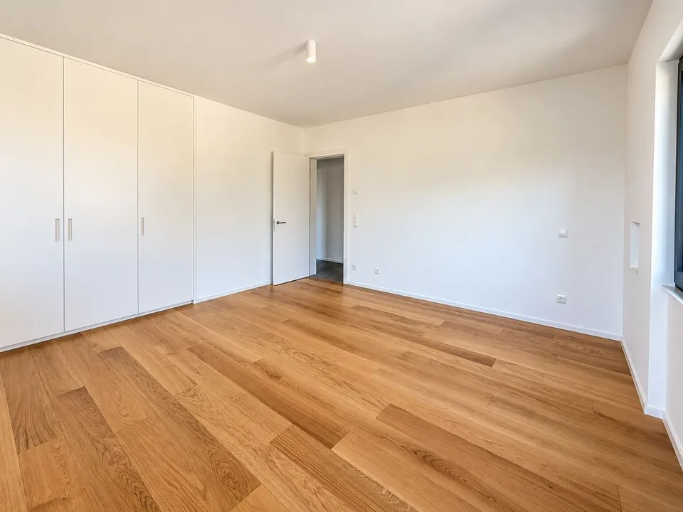 Porza - Elegantische 3.5-Zimmer-Wohnung mit Seeblick, Terrasse und privatem Garten – Foto 8 von 12