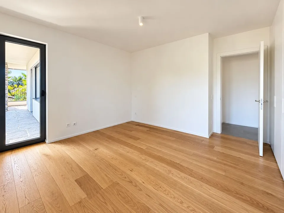 Porza - Elegantische 3.5-Zimmer-Wohnung mit Seeblick, Terrasse und privatem Garten – Foto 5 von 12