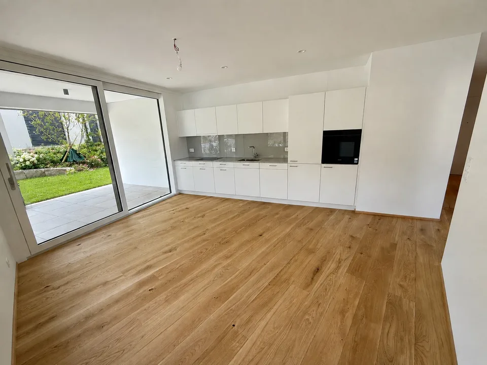 Appartamento moderno di 2,5 locali (73 m2) al piano terra con loggia e giardino privato – foto 2 di 7