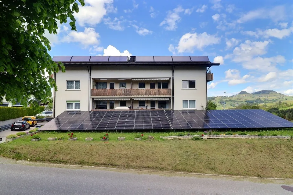 Charmante 4,5-Zimmer-Stockwerkeigentumswohnung mit Balkon und Garage – foto 12 di 13