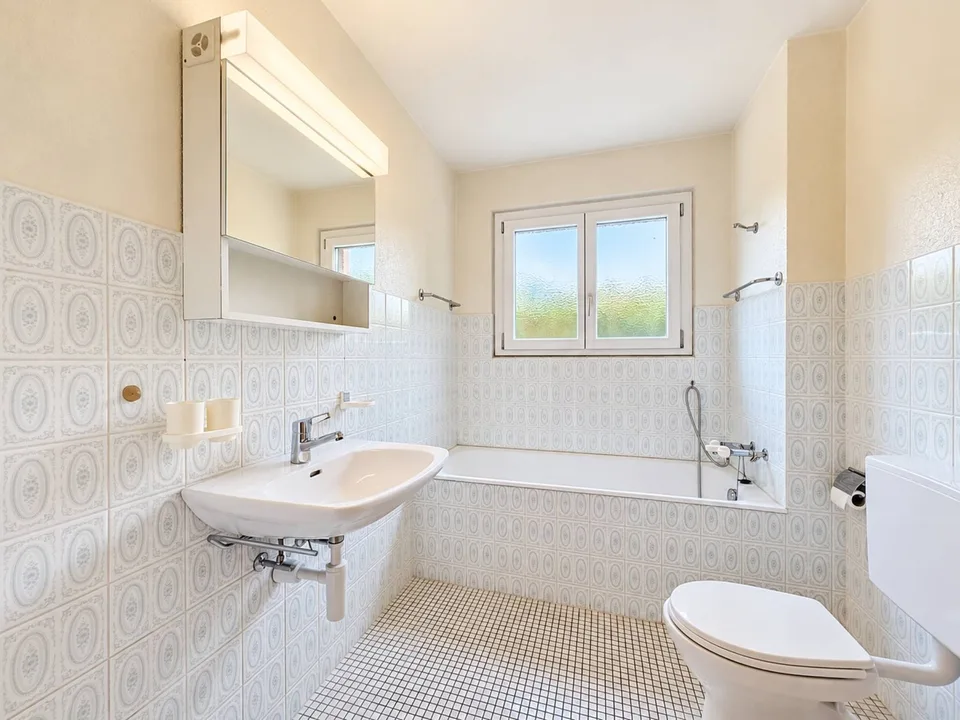 Ein geräumiges Apartment mit Blick auf den See und die Alpen – Foto 5 von 11