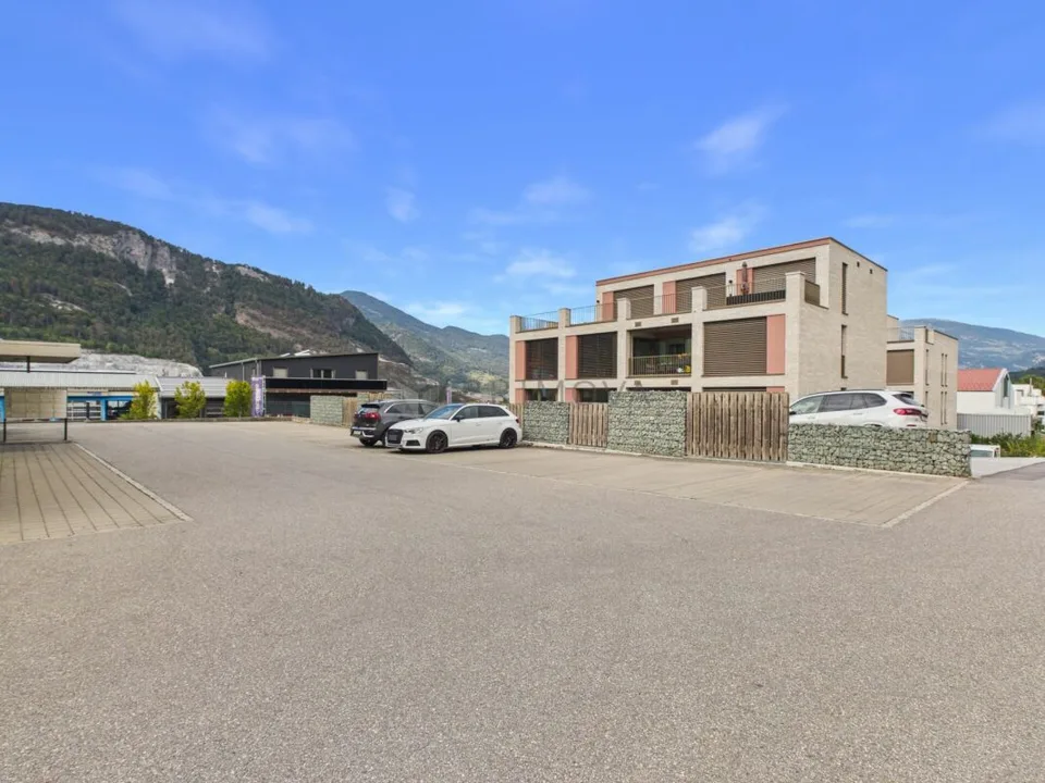 Appartamento di 4,5 locali ristrutturato di alta qualità con terrazza sud soleggiata a Trimmis – foto 11 di 19