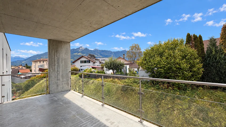 Appartamento familiare all'ultimo piano con vista sulle Prealpi – foto 1 di 12