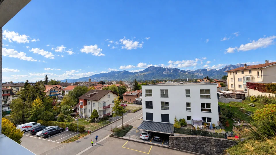 Appartamento familiare all'ultimo piano con vista sulle Prealpi – foto 11 di 12