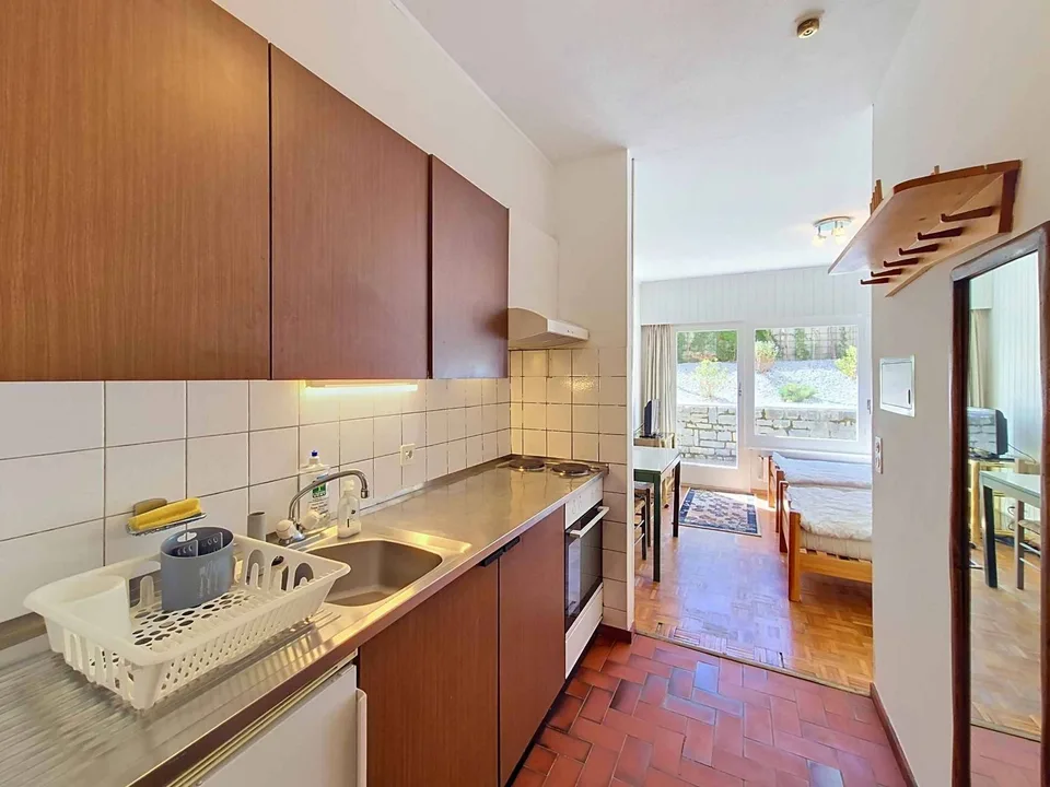 Außergewöhnliche Lage - 4.5 Zimmer MIT ATEMBERAUBENDER AUSSICHT AUF DEN GOLFPLATZ UND UNABHÄNGIGEM STUDIO – Foto 11 von 19