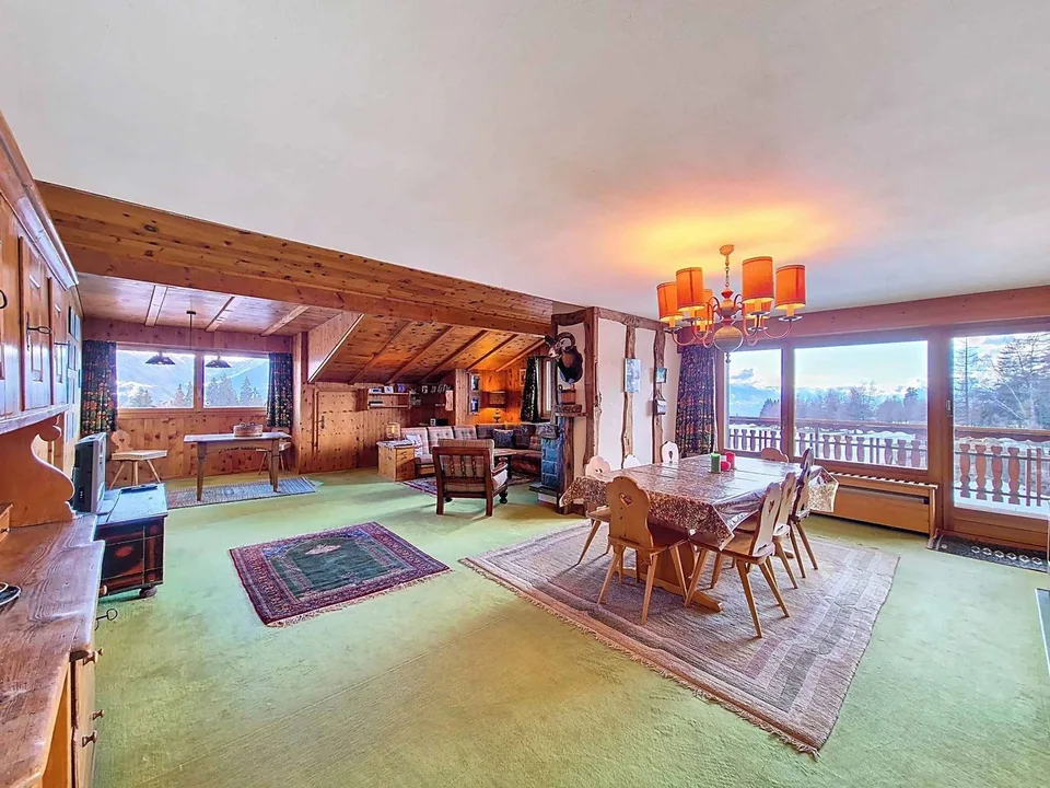 Außergewöhnliche Lage - 4.5 Zimmer MIT ATEMBERAUBENDER AUSSICHT AUF DEN GOLFPLATZ UND UNABHÄNGIGEM STUDIO – Foto 4 von 19