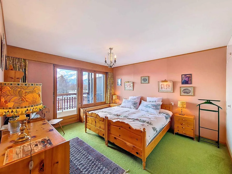 Außergewöhnliche Lage - 4.5 Zimmer MIT ATEMBERAUBENDER AUSSICHT AUF DEN GOLFPLATZ UND UNABHÄNGIGEM STUDIO – Foto 8 von 19
