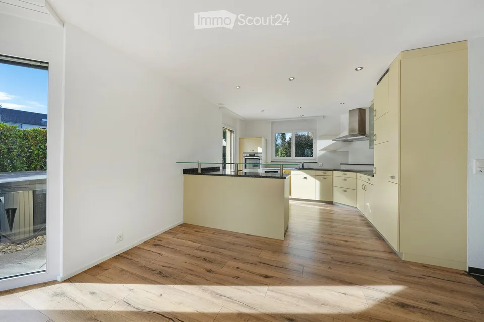 Modernes 6.5-Zimmer-Einfamilienhaus mit viel Wohnqualität, Garten und Whirlpool – Foto 7 von 22