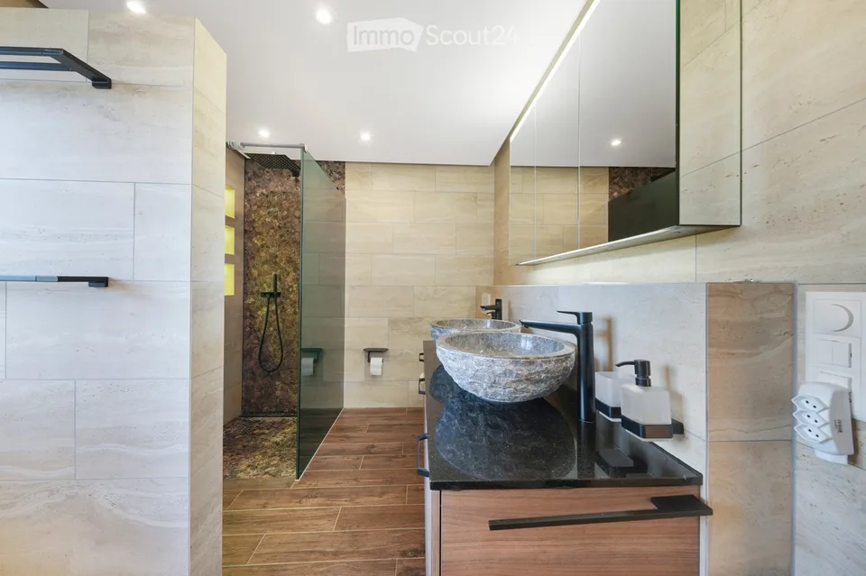 Modernes 6.5-Zimmer-Einfamilienhaus mit viel Wohnqualität, Garten und Whirlpool – Foto 13 von 22