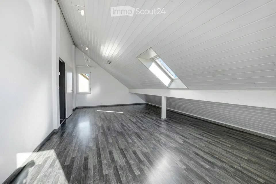 Modernes 6.5-Zimmer-Einfamilienhaus mit viel Wohnqualität, Garten und Whirlpool – Foto 17 von 22
