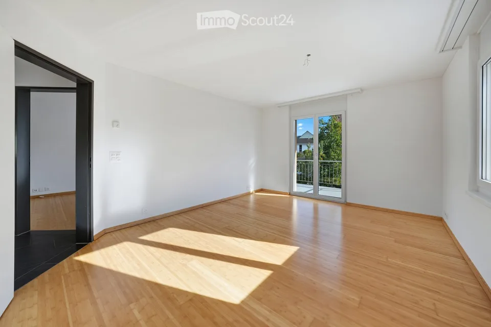 Modernes 6.5-Zimmer-Einfamilienhaus mit viel Wohnqualität, Garten und Whirlpool – Foto 15 von 22