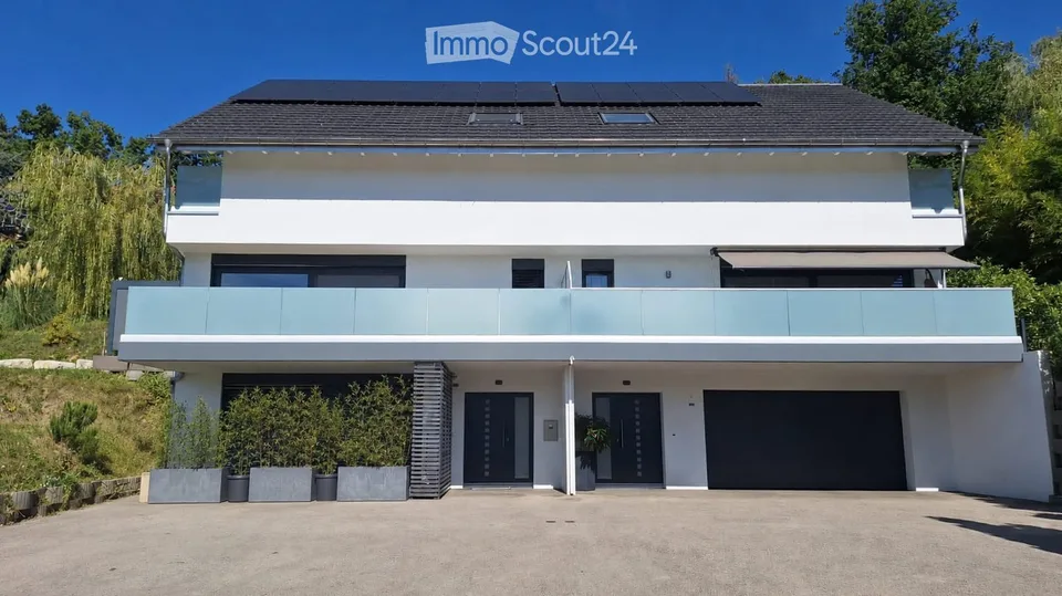 Zweifamilienhaus mit eigenem Studio – Foto 2 von 17