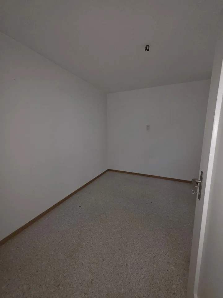 Bright 3-room apartment with balcony in an old building – Grenchen – photo 6 of 9