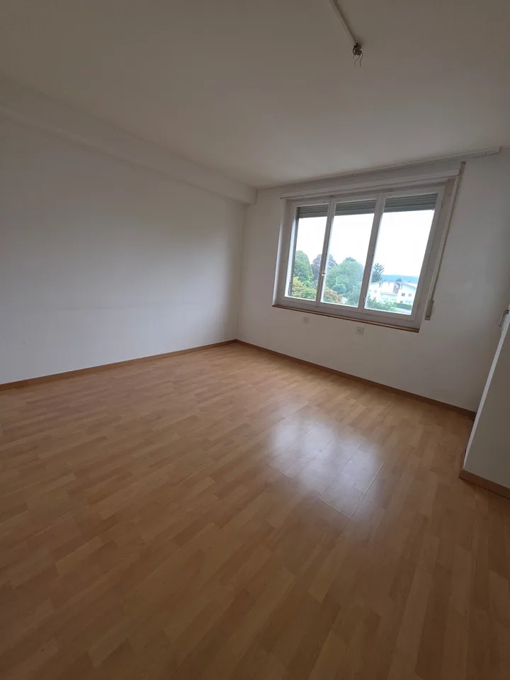 Bright 3-room apartment with balcony in an old building – Grenchen – photo 4 of 9