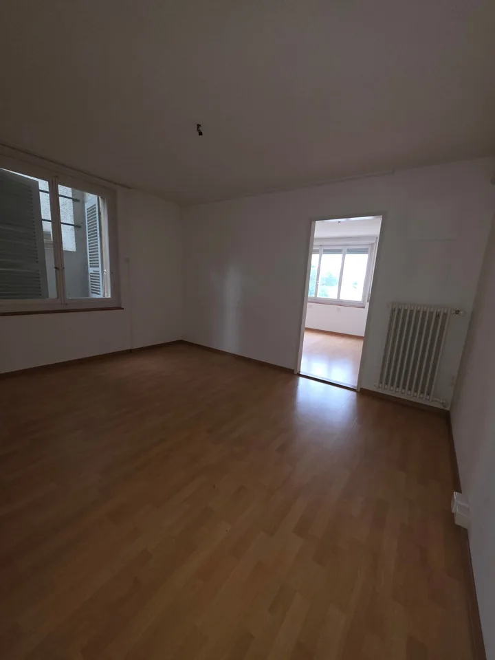 Bright 3-room apartment with balcony in an old building – Grenchen – photo 5 of 9