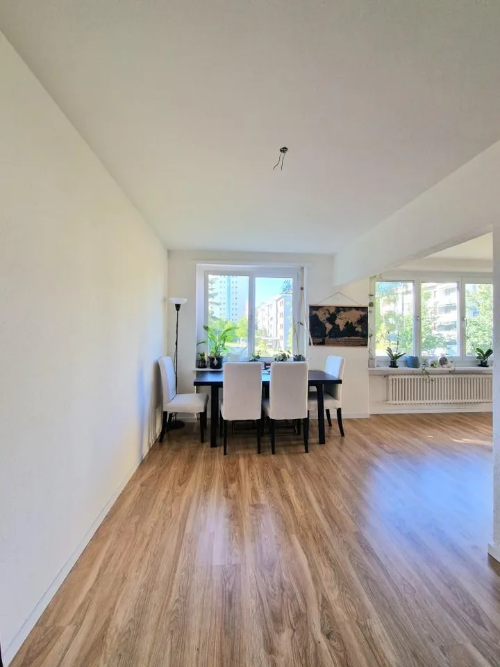 Wunderschöne, moderne Wohnung mit Balkon an zentraler Lage – Foto 4 von 10
