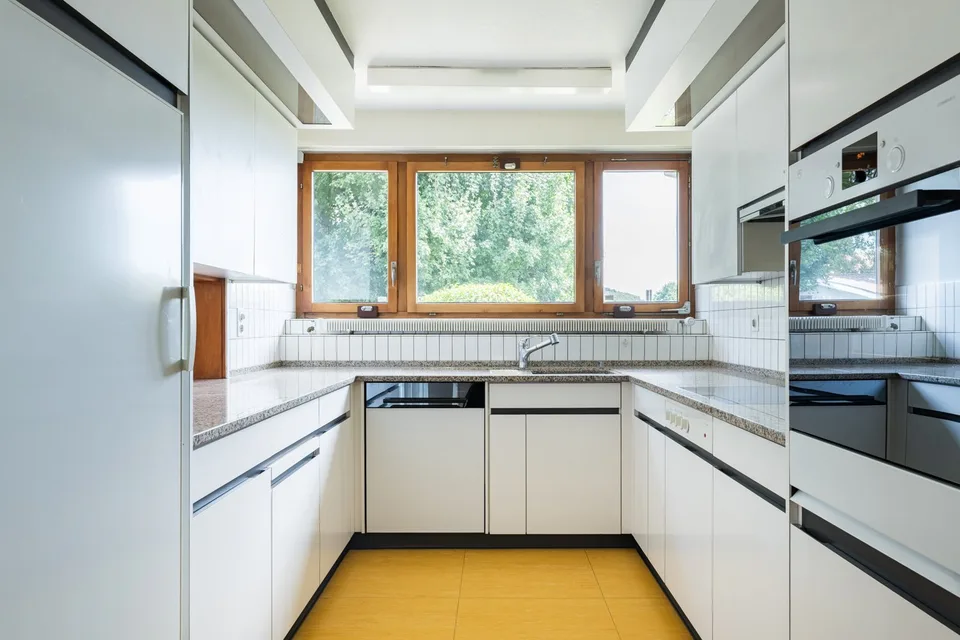 Imponente e familiare tenuta nello stile "mid-century modern" – foto 18 di 30