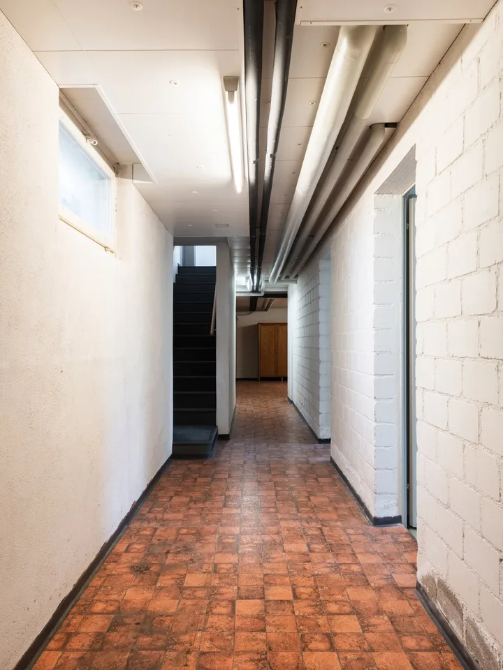 Imponente e familiare tenuta nello stile "mid-century modern" – foto 26 di 30