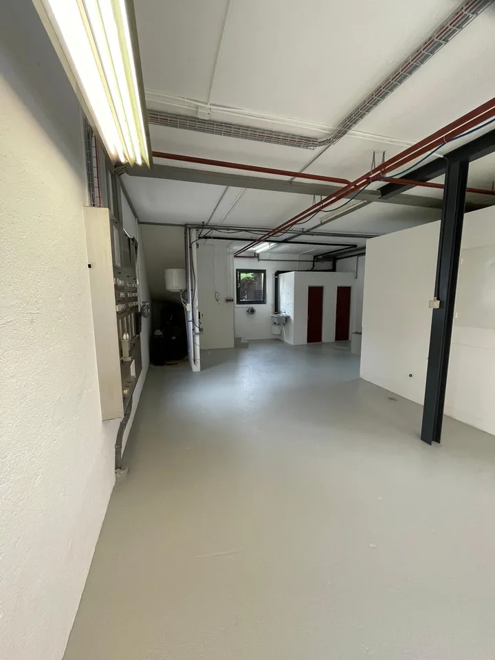 90 m² Spazio commerciale / Laboratorio in affitto a Courroux – foto 4 di 10