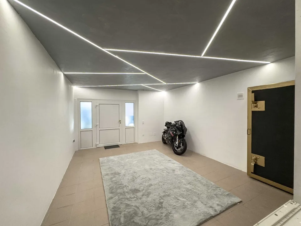 Casa gemella con giardino ad Arzo – foto 9 di 12