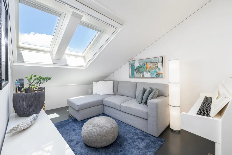Loft de toit exclusif de 4,5 pièces sur 2 étages – vie tendance avec style – photo 8 sur 19