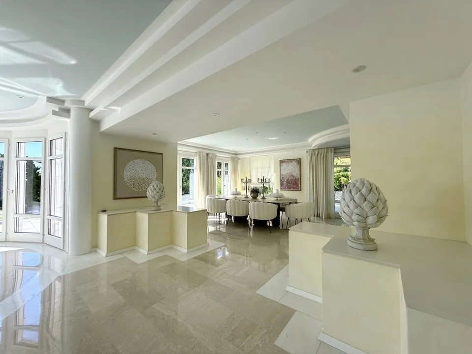 EXCLUSIVE VILLA PROPERTY IN EVILARD – photo 3 of 13