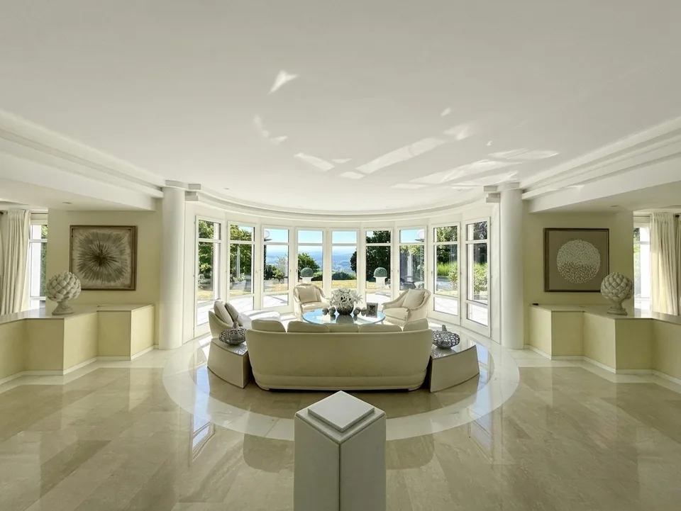 EXCLUSIVE VILLA PROPERTY IN EVILARD – photo 2 of 13