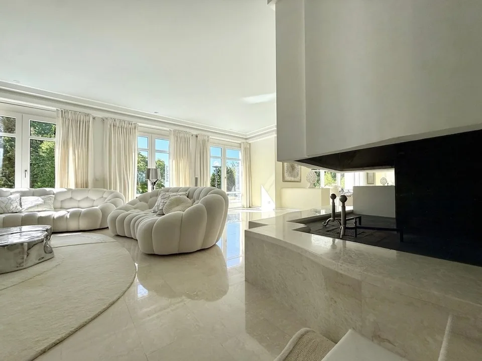 EXCLUSIVE VILLA PROPERTY IN EVILARD – photo 4 of 13