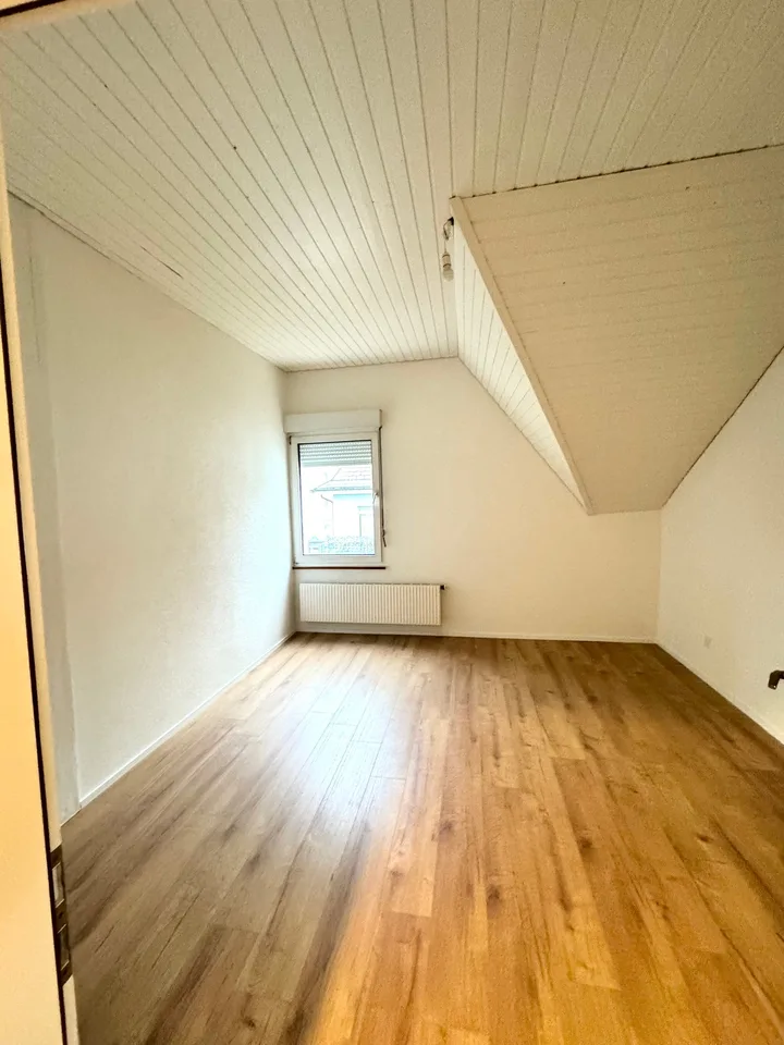 Renovierte 4.5-Zimmer-Duplex-Dachwohnung an zentraler Lage – Foto 4 von 9