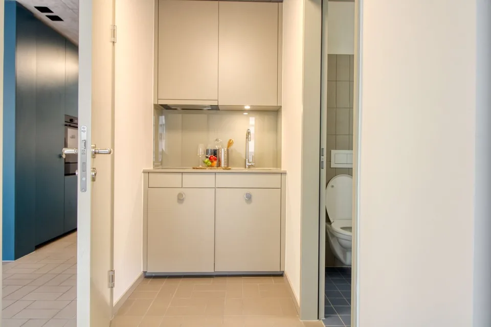 Möbliertes Studio mit eigener Küche und eigenem Bad im Neubau in Schlieren – Foto 10 von 26