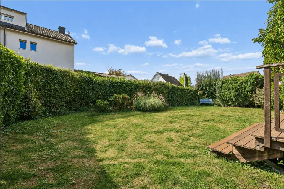 Freistehendes 7½ Zimmer-Einfamilienhaus in ruhiger Lage mit Weitsicht – Foto 4 von 13